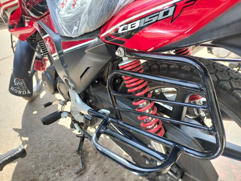 Cb150 F Footrest plate
